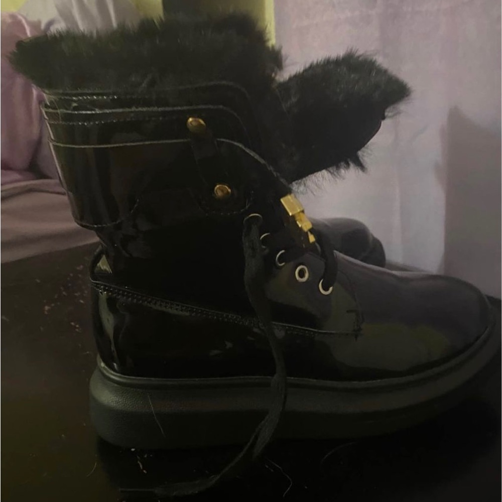 BRAND NEW WITHOUT TAGS adorable warm, comfy black winter boots